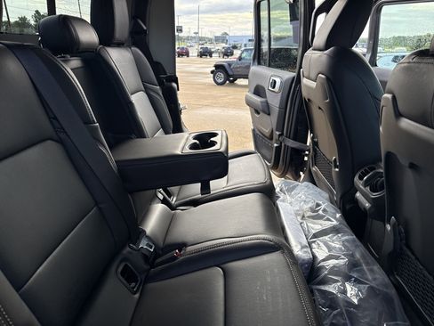 New 2025 Jeep Gladiator Sport w/ Premium Package image 36