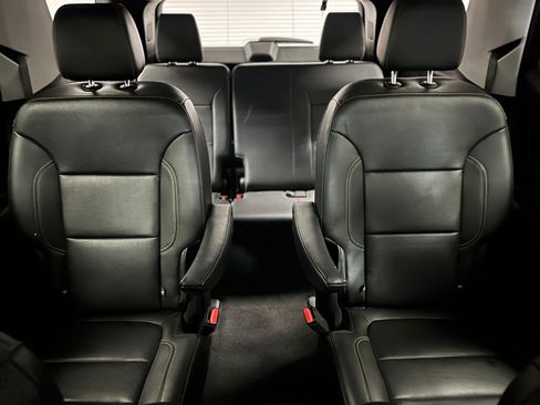 Used 2020 Chevrolet Traverse LT w/ LT Premium Package FWD image 17
