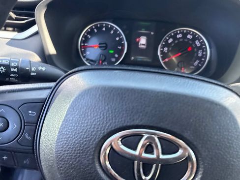 Used 2021 Toyota RAV4 XLE AWD/4WD image 16