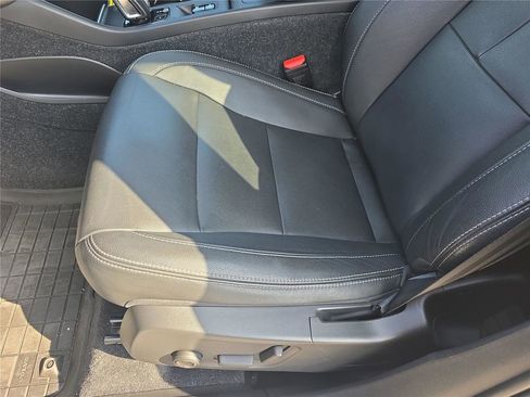 Used 2020 Volvo XC40 T5 Momentum image 14