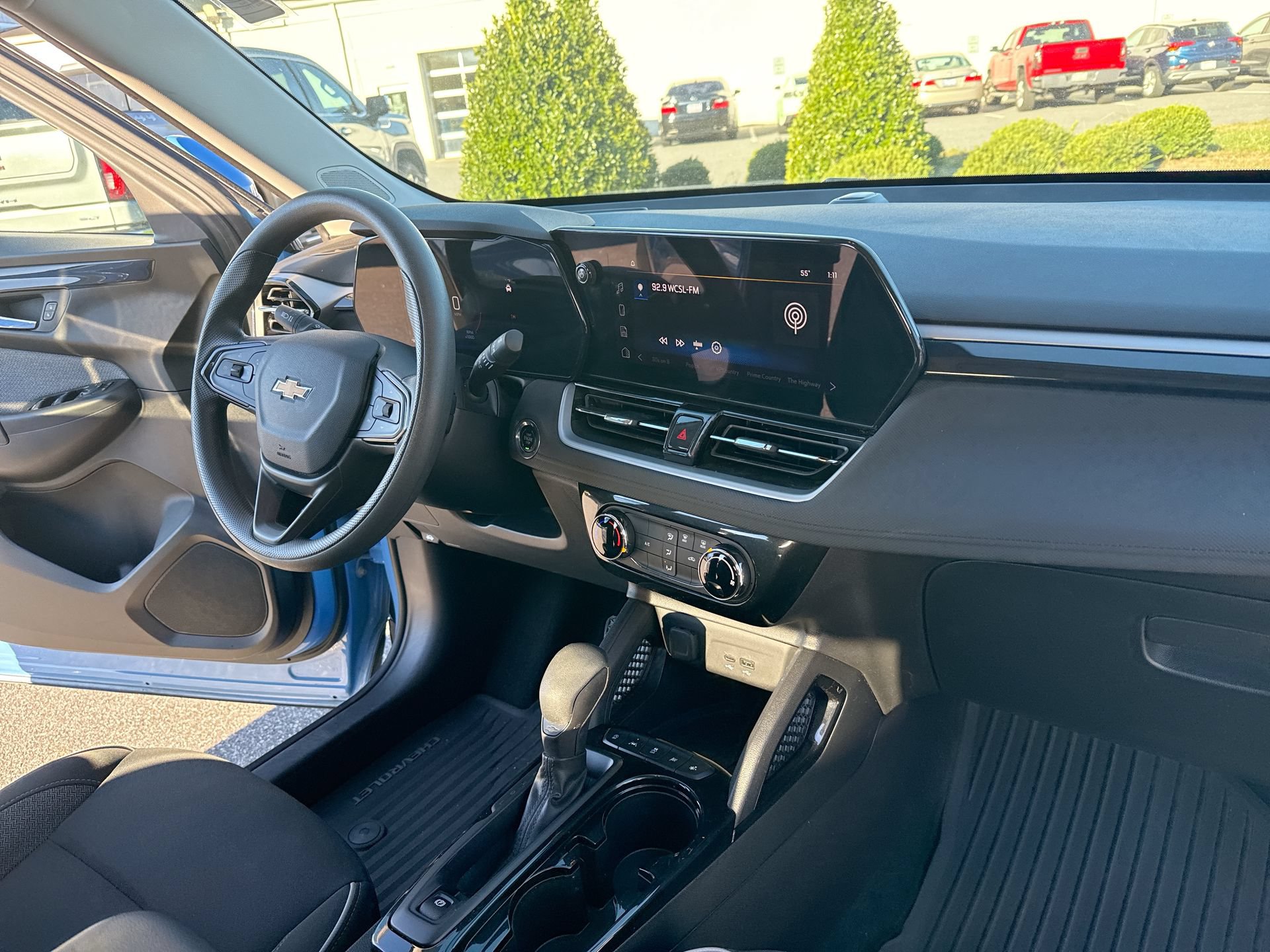 Used 2024 Chevrolet TrailBlazer LT w/ Driver Confidence Package FWD image 28
