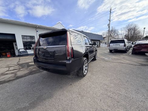 Used 2015 Cadillac Escalade Premium image 10