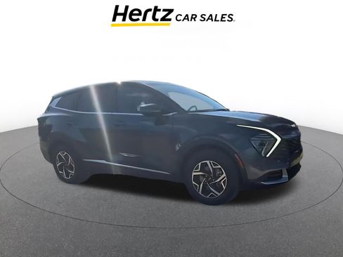 Used 2025 Kia Sportage LX image 1