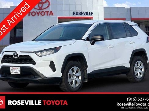 Used 2022 Toyota RAV4 LE AWD/4WD image 1