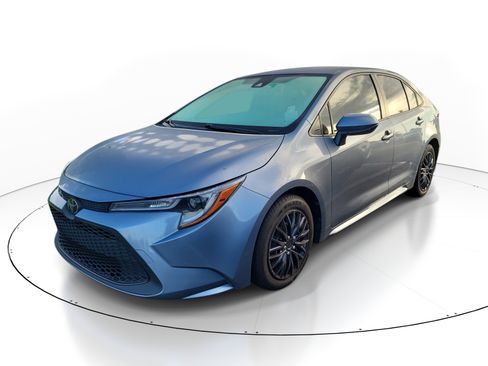 Used 2021 Toyota Corolla LE FWD image 3