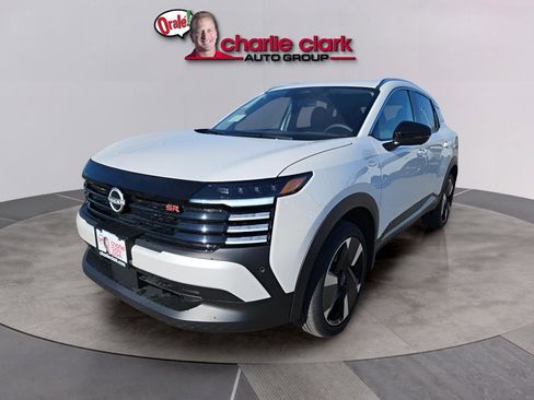New 2026 Nissan Kicks SR FWD image 2