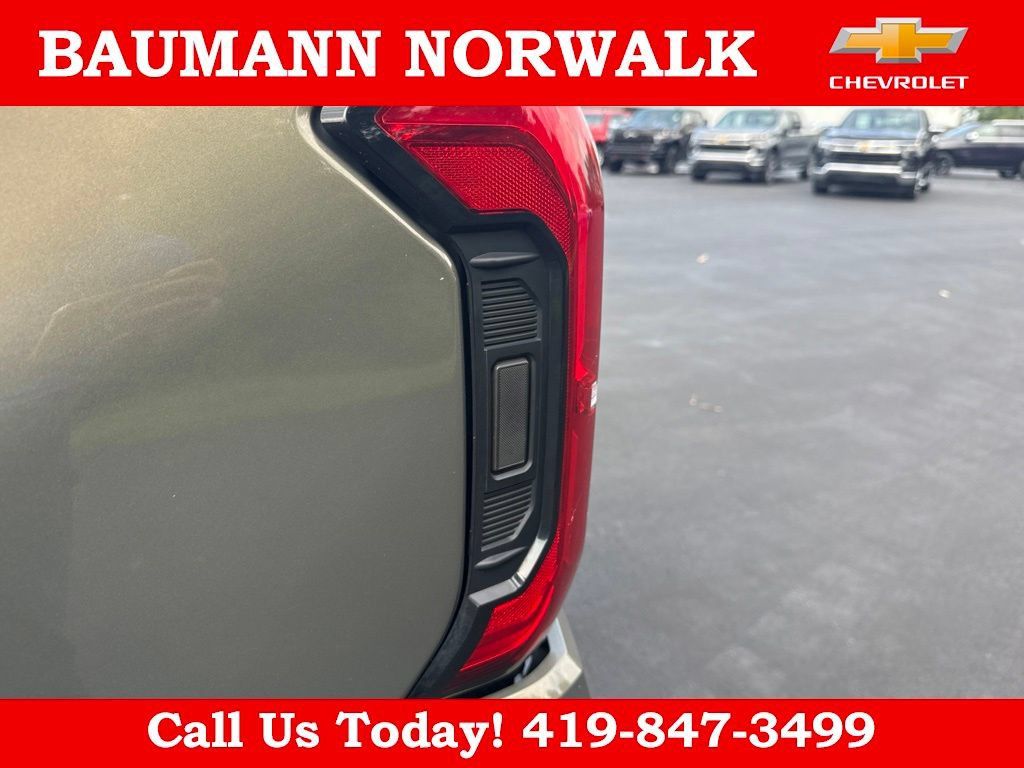 Used 2025 Toyota Tacoma Limited AWD/4WD image 27