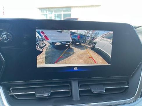 Used 2025 Chevrolet Trax LT w/ LT Convenience Package image 13