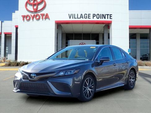 Used 2024 Toyota Camry SE image 1