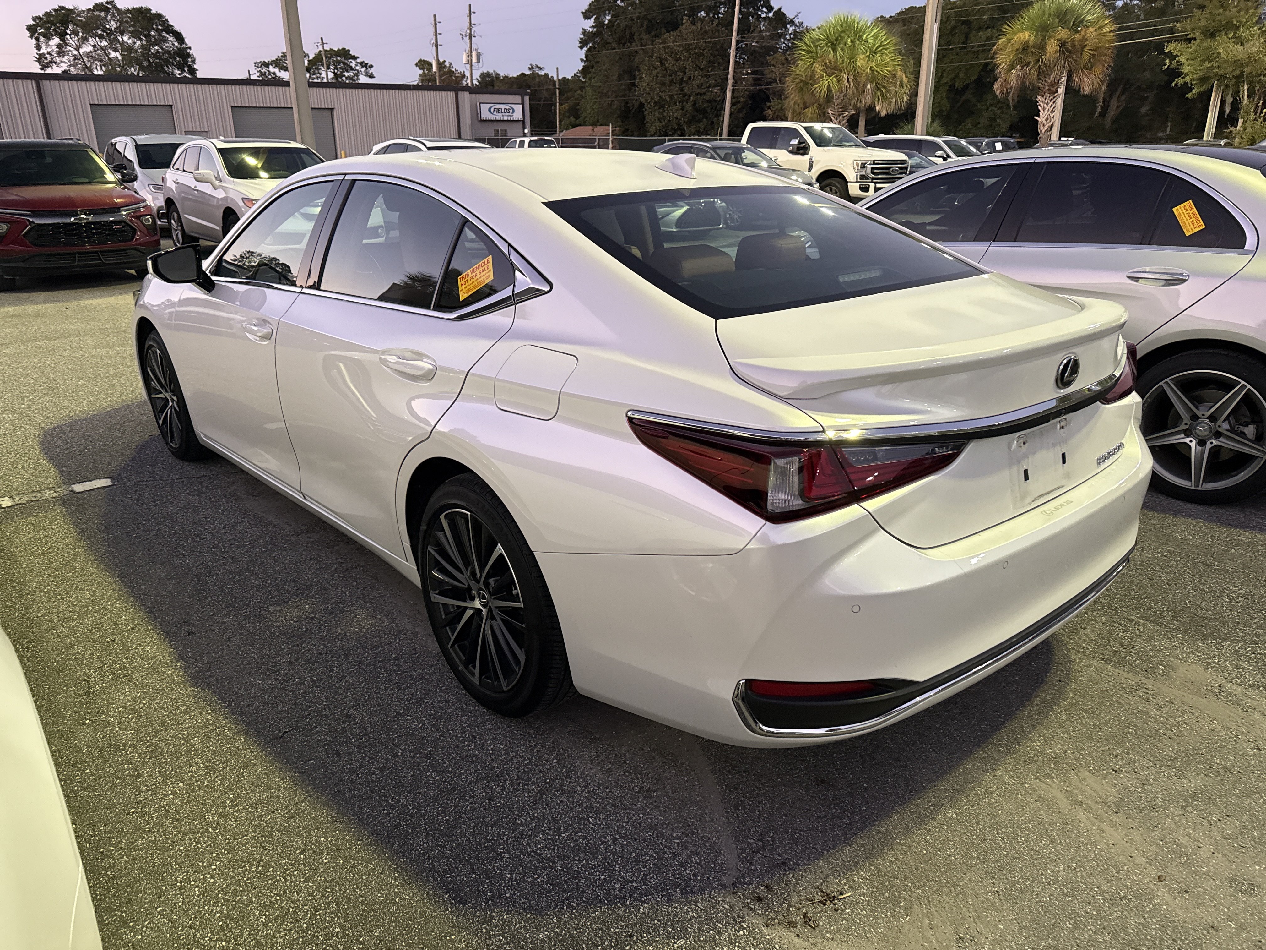 Used 2024 Lexus ES 300h w/ Premium Package FWD image 3