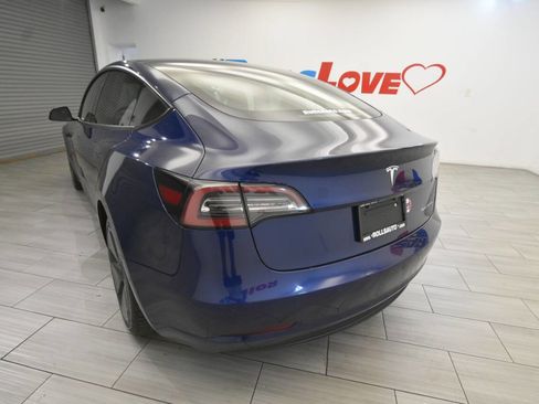 Used 2022 Tesla Model 3 Long Range AWD/4WD image 3