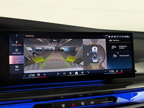 Used 2023 BMW i7 xDrive60 w/ Executive Package 2 AWD/4WD image 28