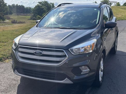Used 2018 Ford Escape SE FWD image 3