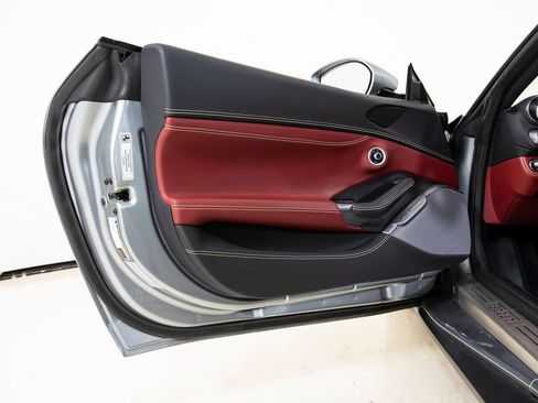 Certified 2019 Ferrari Portofino RWD image 24