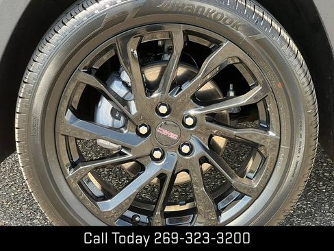 Certified 2023 GMC Terrain SLE w/ Driver Convenience Package AWD/4WD image 8