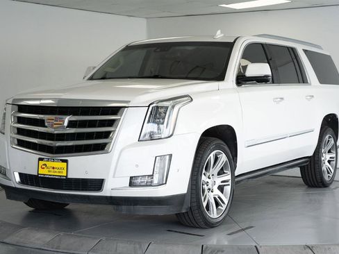 Used 2020 Cadillac Escalade ESV Premium Luxury image 3