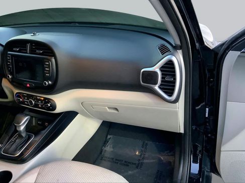 Used 2022 Kia Soul LX w/ Technology Package FWD image 18