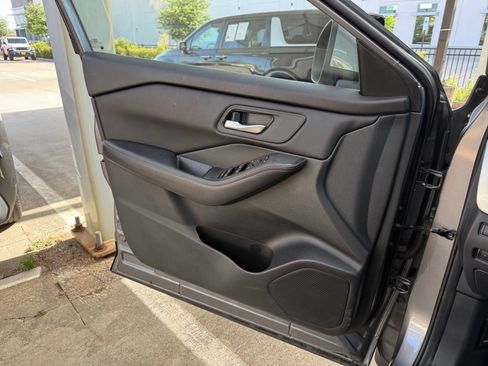 Used 2024 Nissan Rogue SV AWD/4WD image 18