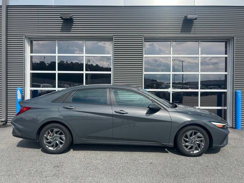 Used 2024 Hyundai Elantra SEL FWD image 4