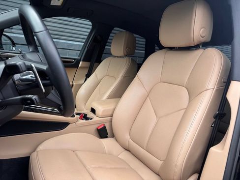 Certified 2026 Porsche Macan AWD/4WD image 5