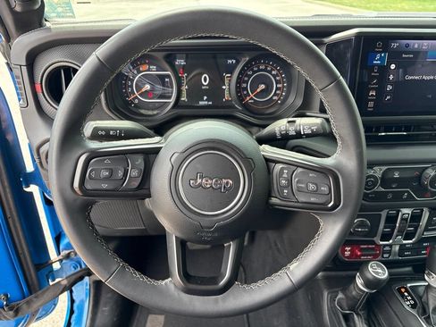 Used 2025 Jeep Wrangler Unlimited Rubicon AWD/4WD image 32