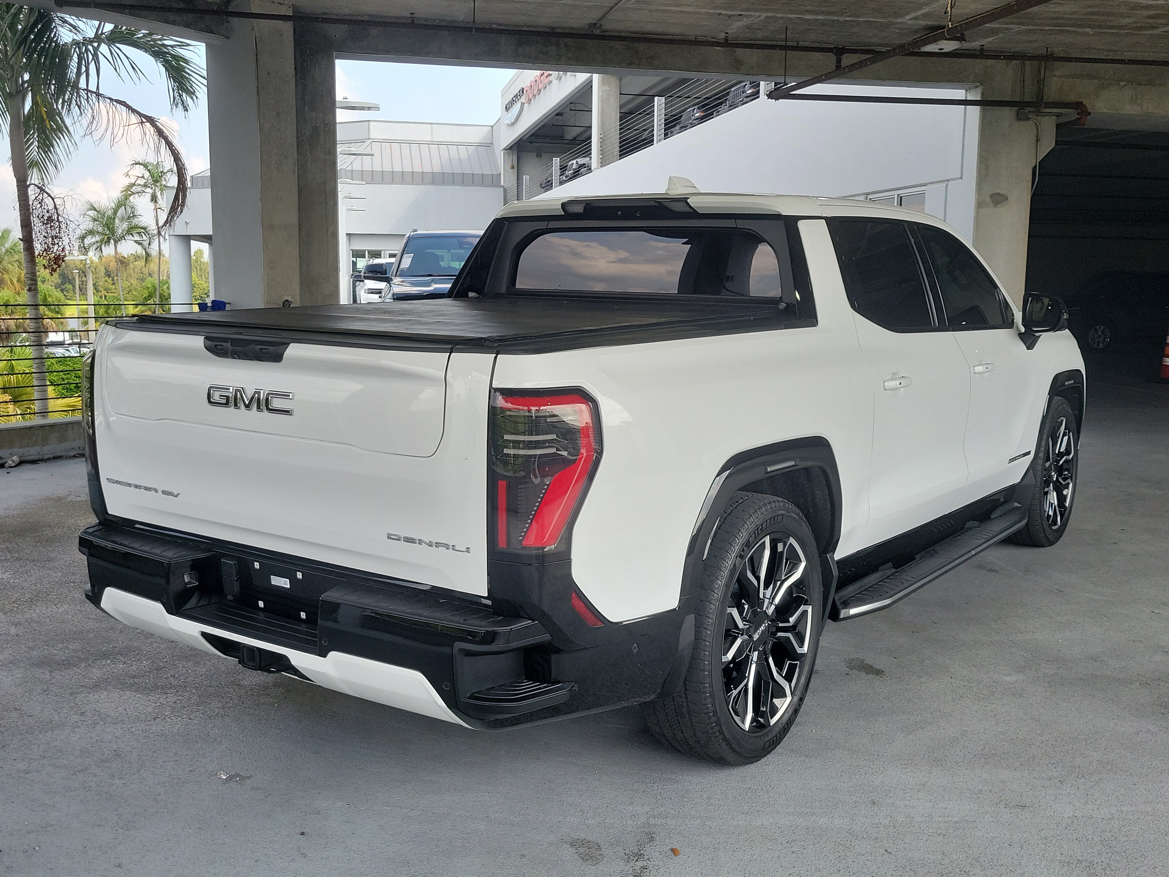Used 2025 GMC Sierra EV Denali AWD/4WD image 2
