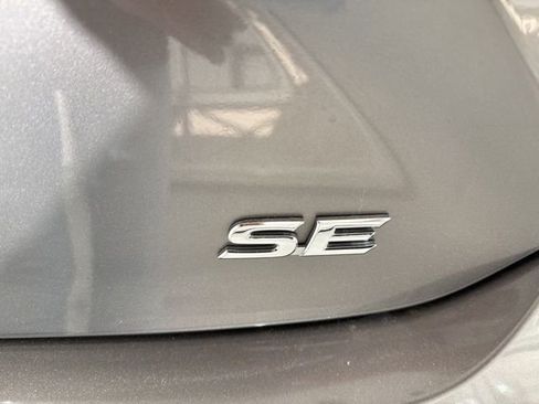 Used 2025 Toyota Camry SE w/ Convenience Package image 11