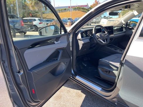 New 2026 Volkswagen Tiguan SE image 4