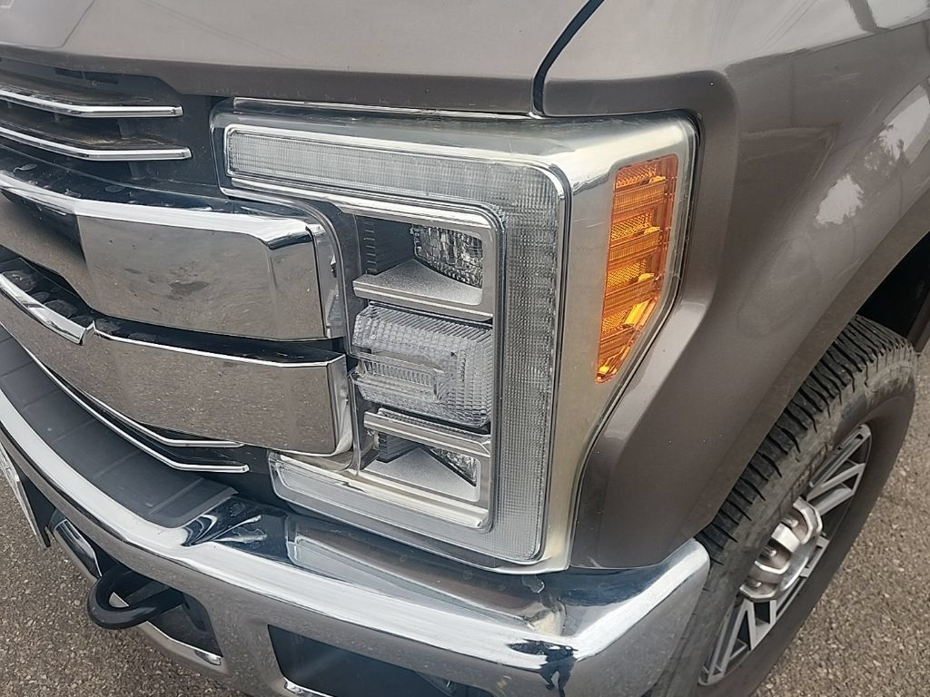 Used 2019 Ford F350 Lariat AWD/4WD image 5