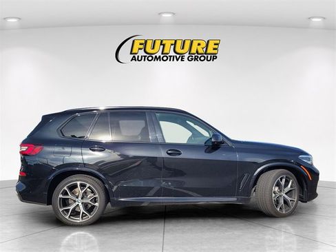 Used 2022 BMW X5 xDrive40i w/ M Sport Package image 3