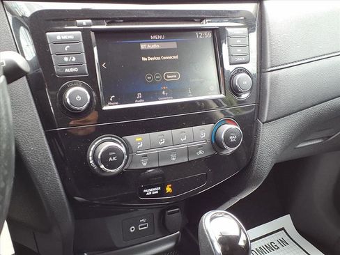 Used 2018 Nissan Rogue S w/ S Value Package FWD image 11