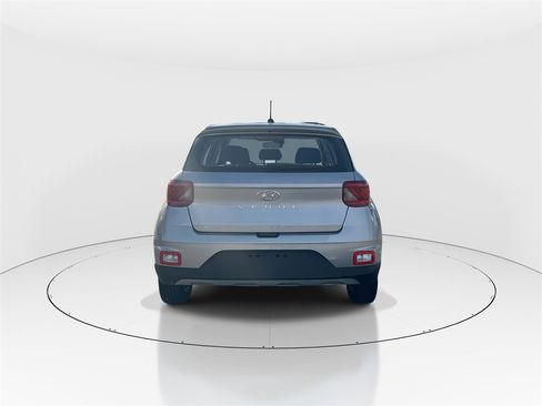 Used 2024 Hyundai Venue SE image 7
