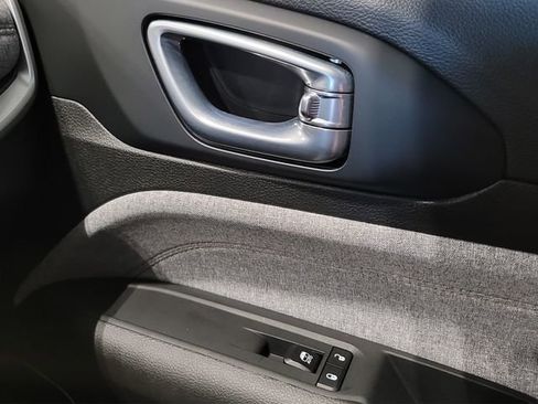 Used 2023 Jeep Compass Latitude image 18