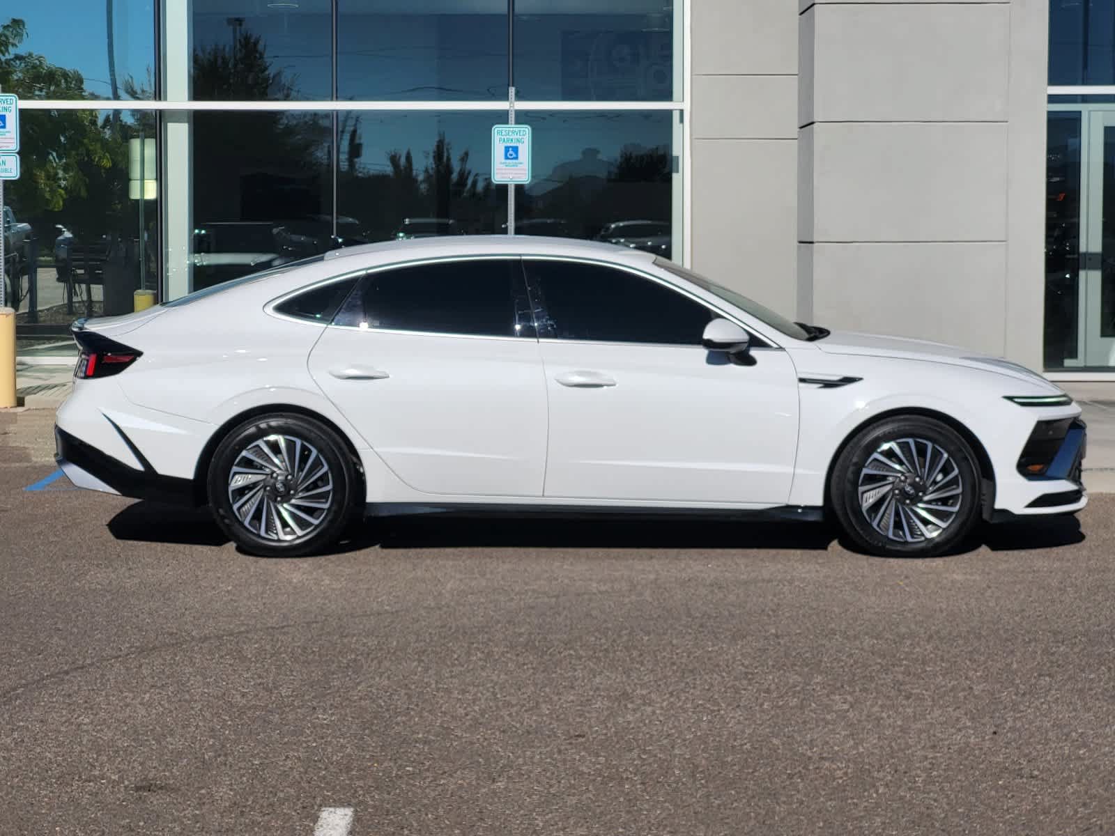Used 2025 Hyundai Sonata SEL FWD image 4