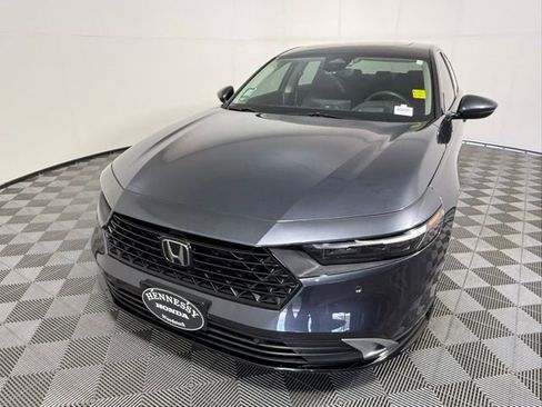 Used 2023 Honda Accord Touring image 2