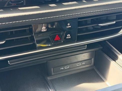 Used 2024 Volkswagen Atlas SE FWD image 24