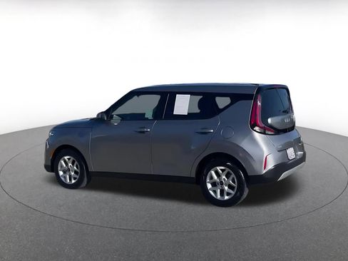 Used 2025 Kia Soul LX w/ LX Technology Package image 10