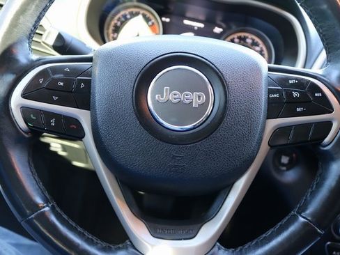 Used 2018 Jeep Cherokee Limited image 21