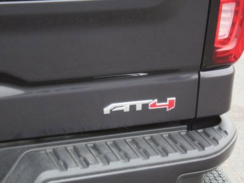 Used 2024 GMC Sierra 1500 AT4 w/ Technology Package image 5