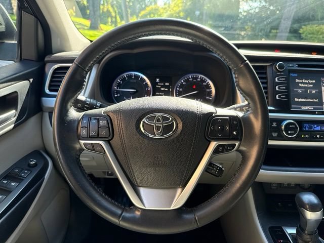 Used 2018 Toyota Highlander XLE AWD/4WD image 19
