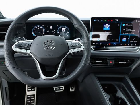 New 2026 Volkswagen Tiguan SE R-Line image 59