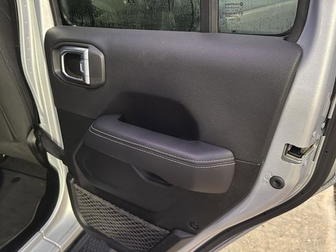 Used 2022 Jeep Wrangler Unlimited Sahara w/ Cold Weather Group image 13