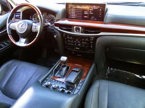 Used 2019 Lexus LX 570 4WD w/ Luxury Package image 30