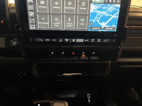 Used 2025 GMC Hummer EV 2X w/ LPO, Roof Cross Rail Package AWD/4WD image 19