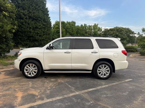 Used 2010 Toyota Sequoia Platinum AWD/4WD image 4