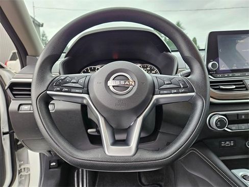 Used 2023 Nissan Altima 2.5 SV image 18