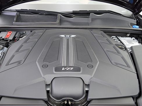 Used 2024 Bentley Bentayga image 20