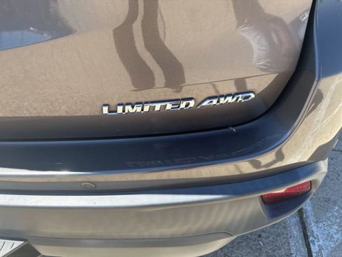 Used 2015 Toyota Highlander Limited w/ Driver Technology Package image 4