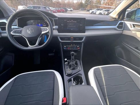 New 2026 Volkswagen Taos SE image 12