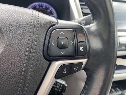 Used 2019 Toyota Highlander XLE AWD/4WD image 13